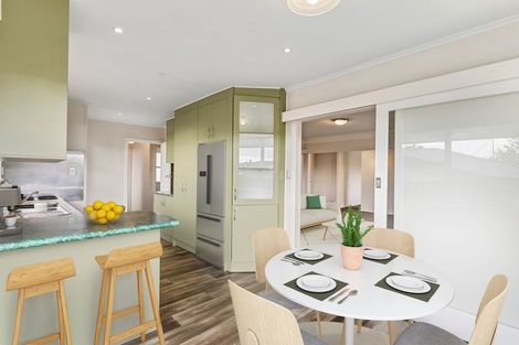 Photo of property in 120 Gossamer Drive, Pakuranga Heights, Auckland, 2010