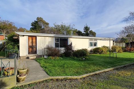 Photo of property in 60 Timaru Road, Waimate, 7924