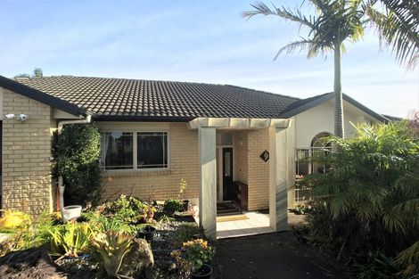 Photo of property in 9 Lorikeet Place, Unsworth Heights, Auckland, 0632