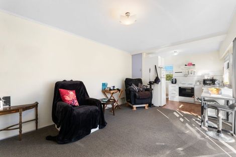 Photo of property in 15 Jaemont Avenue, Te Atatu South, Auckland, 0610