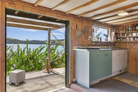 Photo of property in 77 Wallis Street, Raglan, 3225