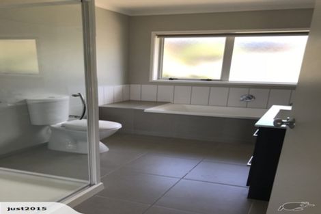 Photo of property in 11 Mural Place, Greenhithe, Auckland, 0632