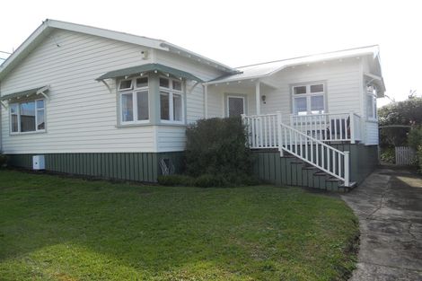 Photo of property in 17 Hanlon Crescent, Narrow Neck, Auckland, 0624