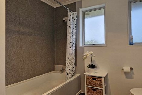 Photo of property in 7 Oawai Place, Marfell, New Plymouth, 4310