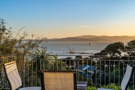 Photo of property in 28 Ngaumatau Road, Point Howard, Lower Hutt, 5013