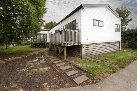 Photo of property in 5a Oakleigh Avenue, Takanini, 2112