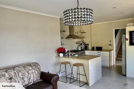 Photo of property in 16 Curnow Way, Kaiwharawhara, Wellington, 6035