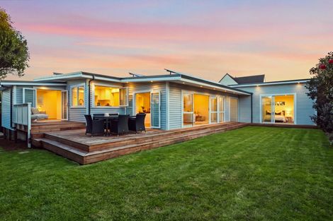 Photo of property in 42a Old Lake Road, Narrow Neck, Auckland, 0624