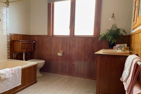 Photo of property in 1 Home Street, Winton, 9720