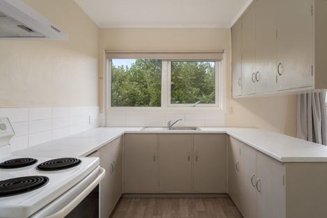 Photo of property in 9 Chetwode Grove, Newlands, Wellington, 6037