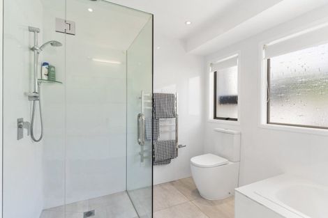 Photo of property in 2/7 Pounamu Place, Shelly Park, Auckland, 2014