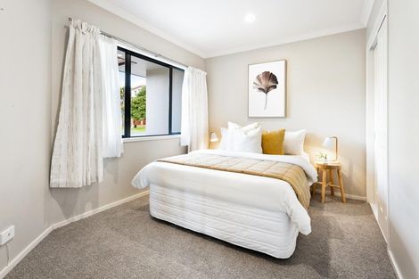 Photo of property in 40 Rising Parade, Fairview Heights, Auckland, 0632