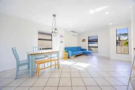 Photo of property in 7 Barnea Circle, Glen Eden, Auckland, 0602