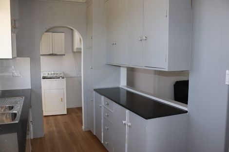 Photo of property in 10 Ingleby Place, Kelston, Auckland, 0602