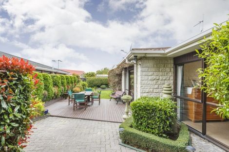 Photo of property in 12 Fraser Court, Roslyn, Palmerston North, 4414