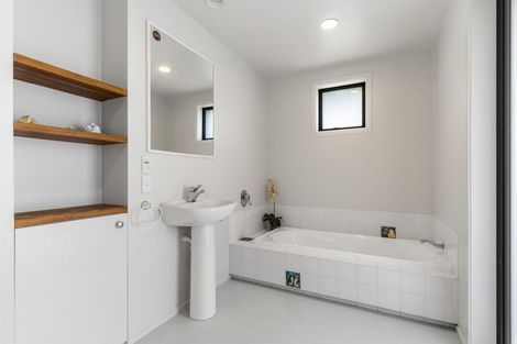 Photo of property in 102b Hinemoa Street, Whangamata, 3620