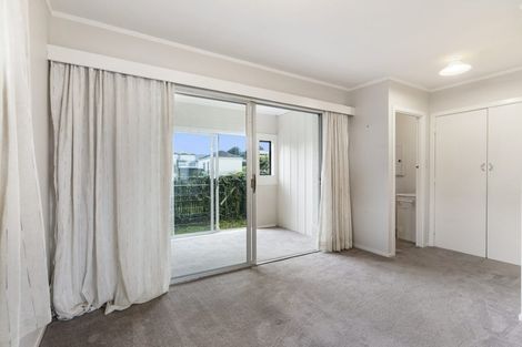 Photo of property in 58 Yeovil Road, Te Atatu Peninsula, Auckland, 0610