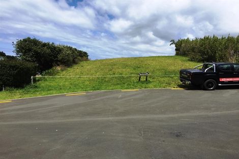 Photo of property in 10 Tirinui Crescent, Tairua, 3508