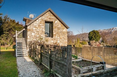 Photo of property in 8b Minaret Ridge, Wanaka, 9305