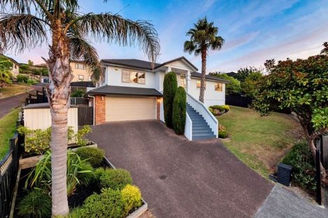 Photo of property in 32 Canary Place, Unsworth Heights, Auckland, 0632