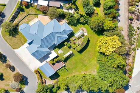 Photo of property in 2 Hillview Place, Amberley, 7410