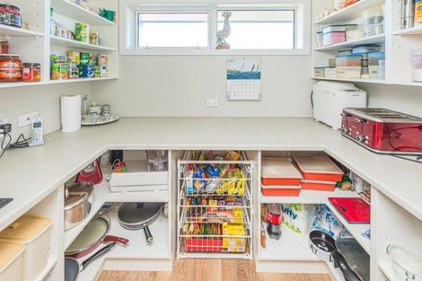 Photo of property in 37 Golf Vue Place, Castlecliff, Whanganui, 4501