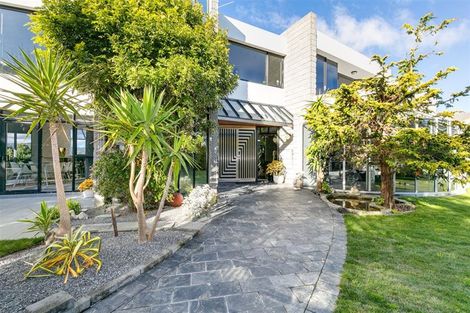 Photo of property in 32 Seatoun Heights Road, Seatoun, Wellington, 6022