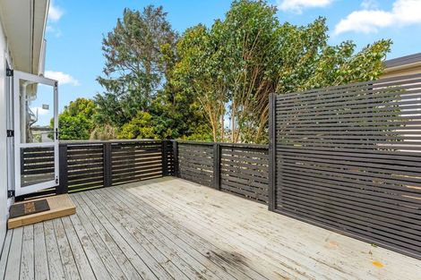 Photo of property in 1/307a Wairau Road, Totara Vale, Auckland, 0627