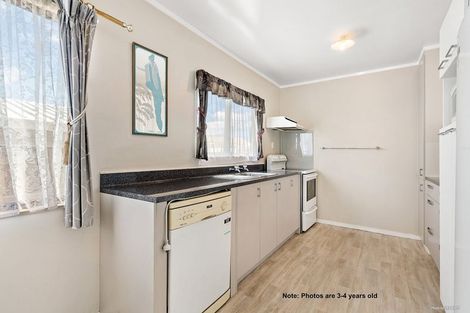 Photo of property in 18 Dungarvon Place, Clendon Park, Auckland, 2103
