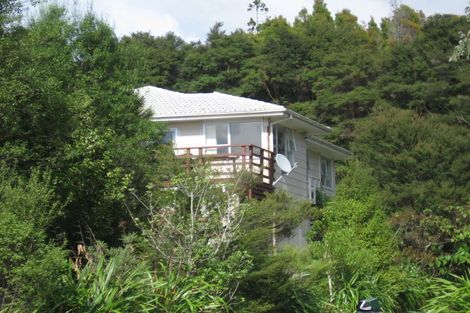 Photo of property in 38 Staincross Street, Green Bay, Auckland, 0604