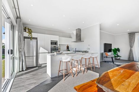 Photo of property in 5 Aro Mato Place, Huapai, Kumeu, 0810