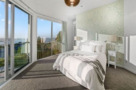 Photo of property in 19 Luxton Place, Mount Pleasant, Christchurch, 8081