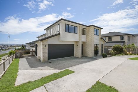 Photo of property in 11 Veneta Close, Flat Bush, Auckland, 2019