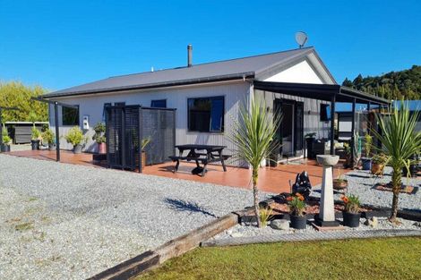 Photo of property in 29 Craig Road, Ruatapu, Hokitika, 7883