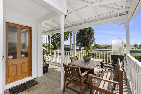 Photo of property in 46 Forest Lake Road, Forest Lake, Hamilton, 3200