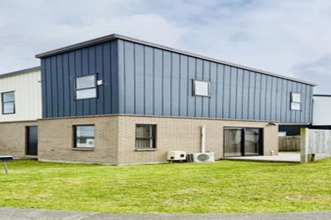 Photo of property in 1a Putiputi Way, Papakura, 2110
