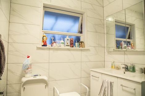 Photo of property in 19 Norcross Avenue, Henderson, Auckland, 0612