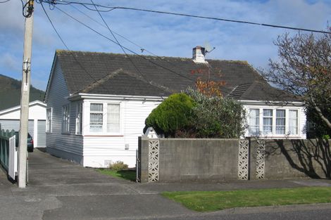 Photo of property in 8 Rumgay Street, Fairfield, Lower Hutt, 5011