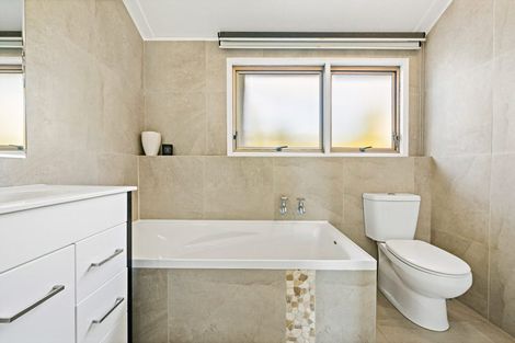 Photo of property in 797 East Coast Road, Northcross, Auckland, 0630