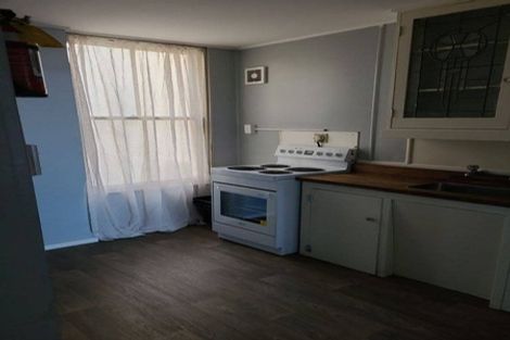 Photo of property in 29 Marine Parade, Bluff Hill, Napier, 4110