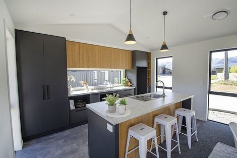 Photo of property in 13 Phoenix Place, Cromwell, 9310