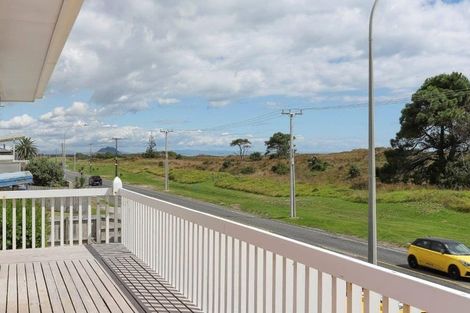 Photo of property in 880 Papamoa Beach Road, Papamoa Beach, Papamoa, 3118
