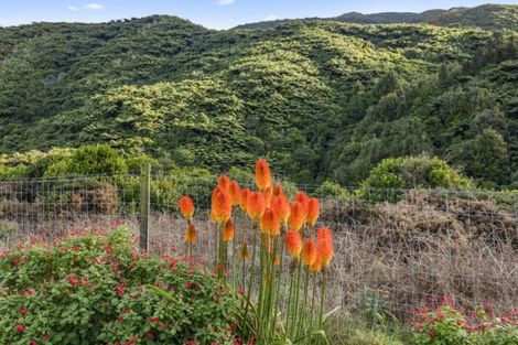 Photo of property in 103 Stratton Street, Normandale, Lower Hutt, 5010