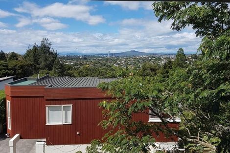 Photo of property in 1/177 Glenfield Road, Hillcrest, Auckland, 0627