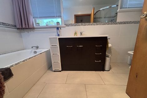 Photo of property in 18 Lyndhurst Road, Te Atatu South, Auckland, 0610