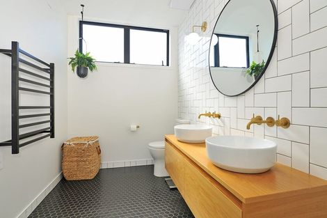 Photo of property in 12 Helen Street, Brooklyn, Wellington, 6021