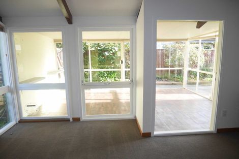 Photo of property in 32 Raekura Place, Redcliffs, Christchurch, 8081