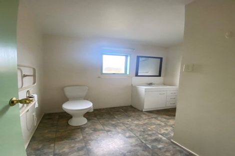 Photo of property in 16 Middlepark Road, Sockburn, Christchurch, 8042