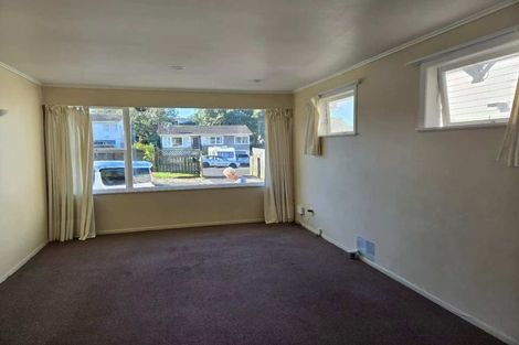 Photo of property in 11 Halberg Street, Glenfield, Auckland, 0629