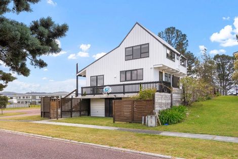 Photo of property in 1 Prescott Place, Pauanui, Hikuai, 3579